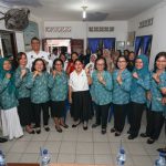 Ketua TP PKK Kota Pematangsiantar berkunjung ke Kantor Camat Siantar Barat.